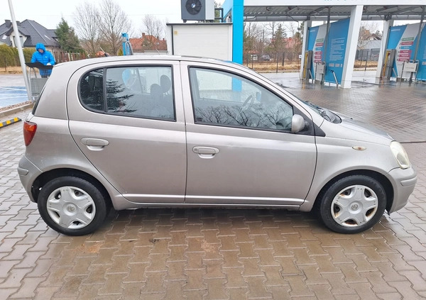 Toyota Yaris cena 7900 przebieg: 298000, rok produkcji 2005 z Brodnica małe 781